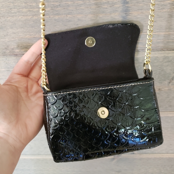 Small Crossbody Purse Texture Metal Hardware - Picture 3 of 6